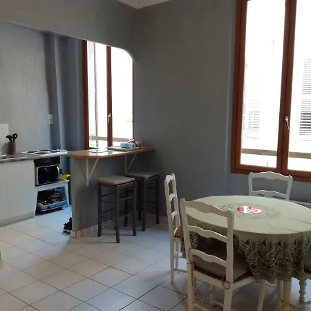 T1 Opera Apartment